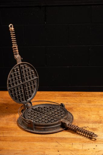 Griswold Cast Iron Waffle Maker